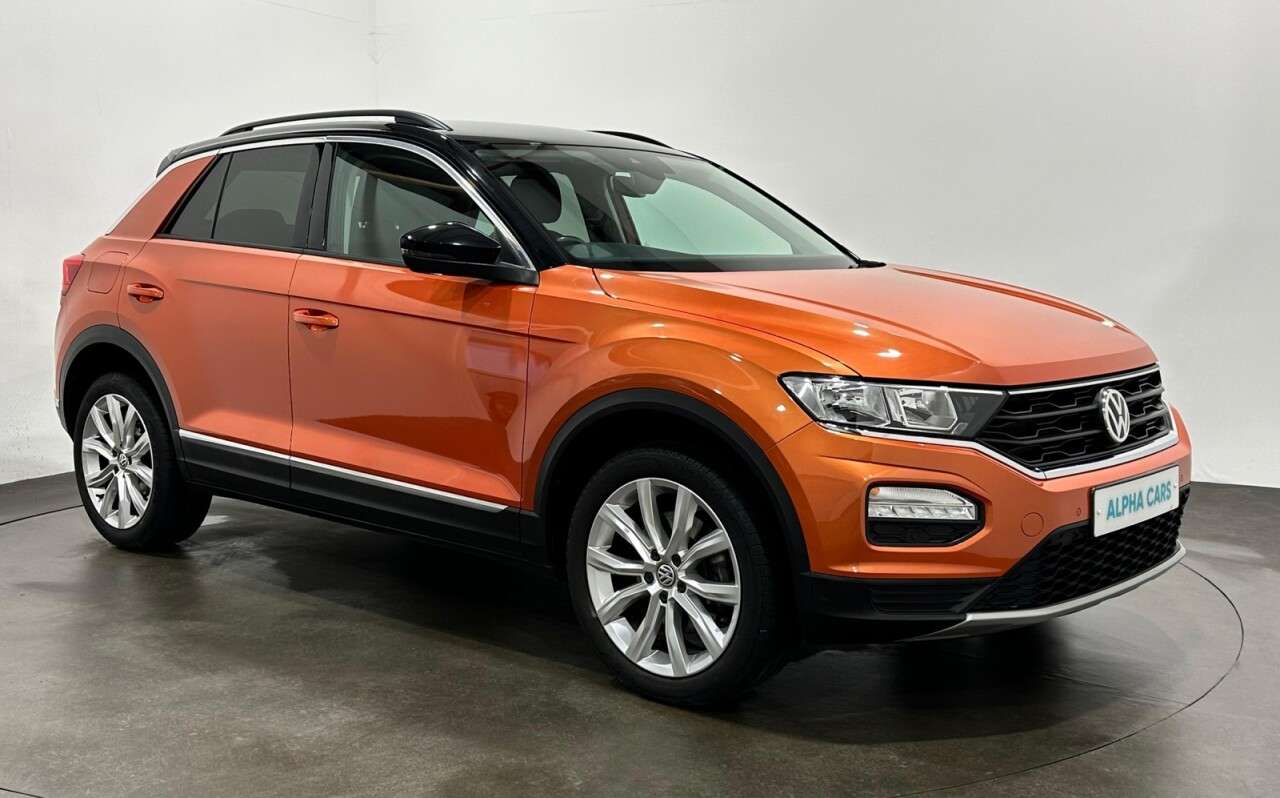 A 2018 VOLKSWAGEN T-ROC 1.5 TSI EVO Design SUV 5dr Petrol Manual Euro 6 (s/s) (150 ps) A 2018 VOLKSWAGEN T-ROC 1.5 TSI EVO Design SUV 5dr Petrol Manual Euro 6 (s/s) (150 ps)