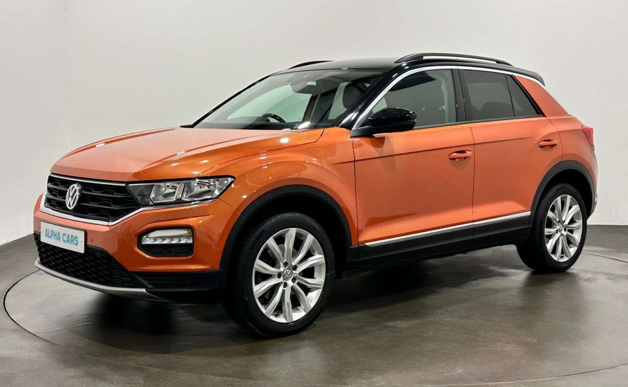 A 2018 VOLKSWAGEN T-ROC 1.5 TSI EVO Design SUV 5dr Petrol Manual Euro 6 (s/s) (150 ps) A 2018 VOLKSWAGEN T-ROC 1.5 TSI EVO Design SUV 5dr Petrol Manual Euro 6 (s/s) (150 ps)