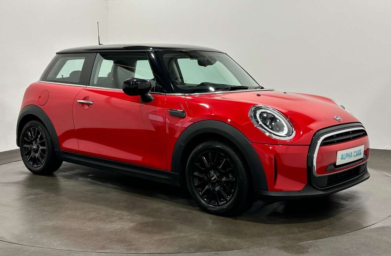 A 2021 MINI HATCH 1.5 Cooper Classic Hatchback 3dr Petrol Manual Euro 6 (s/s) (136 ps) A 2021 MINI HATCH 1.5 Cooper Classic Hatchback 3dr Petrol Manual Euro 6 (s/s) (136 ps)