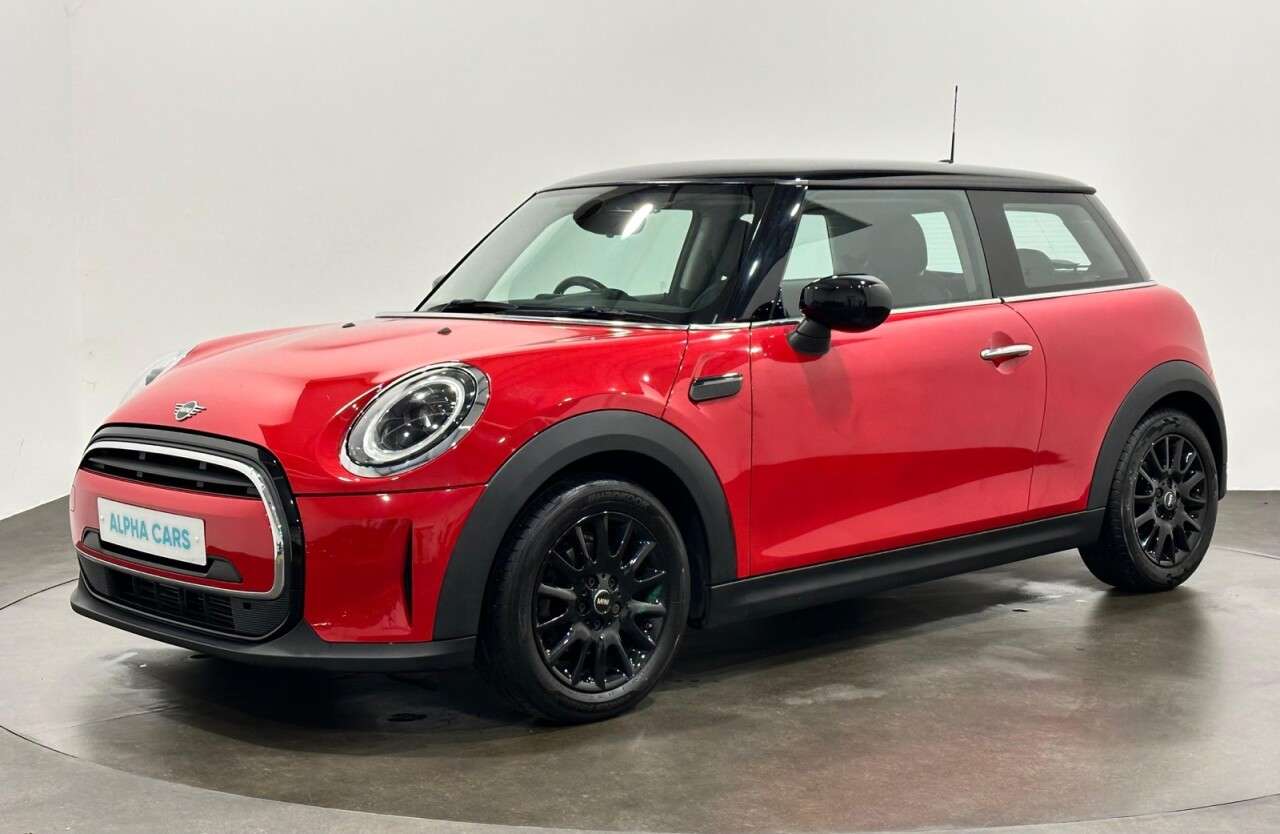 A 2021 MINI HATCH 1.5 Cooper Classic Hatchback 3dr Petrol Manual Euro 6 (s/s) (136 ps) A 2021 MINI HATCH 1.5 Cooper Classic Hatchback 3dr Petrol Manual Euro 6 (s/s) (136 ps)
