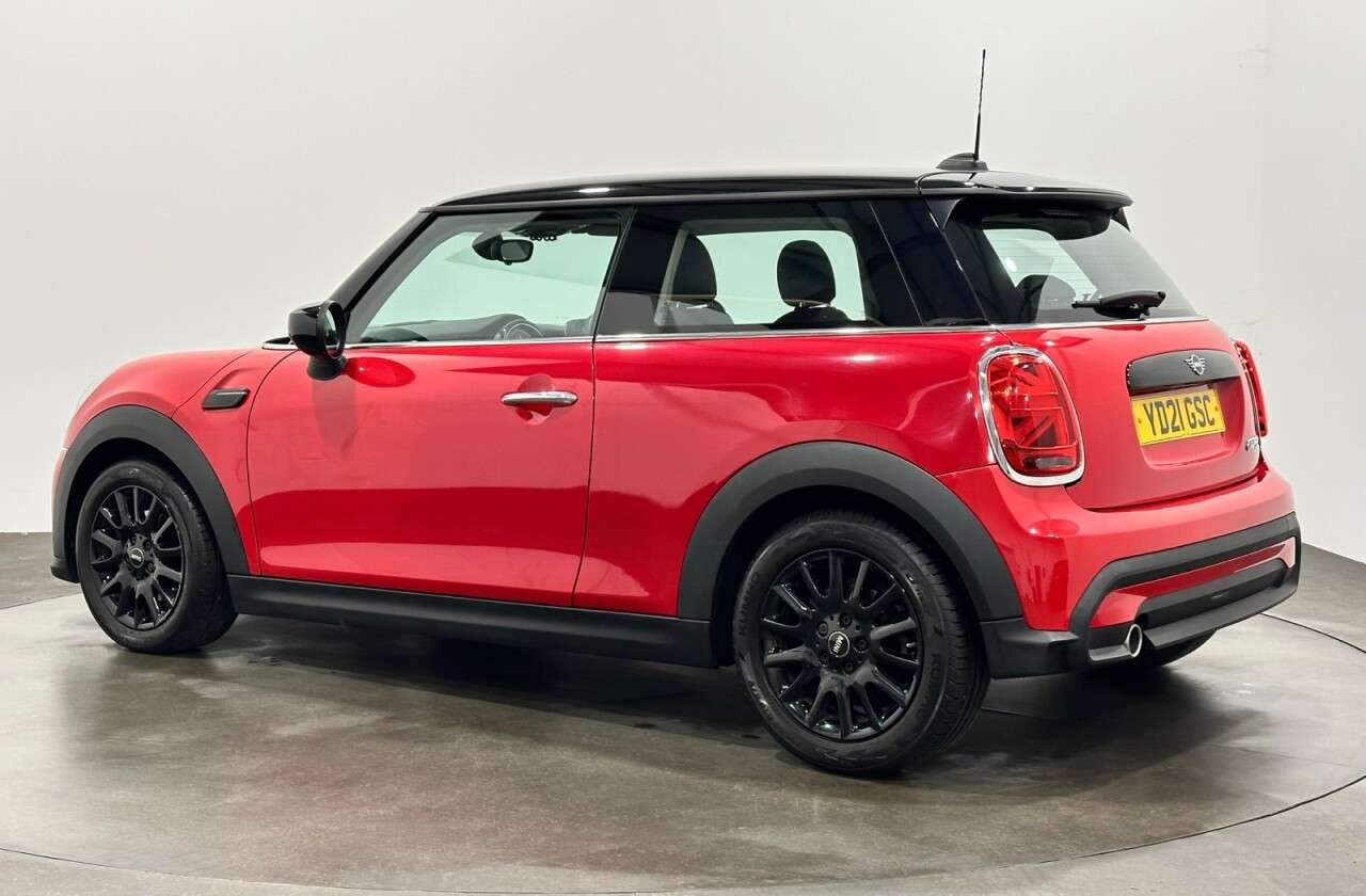 A 2021 MINI HATCH 1.5 Cooper Classic Hatchback 3dr Petrol Manual Euro 6 (s/s) (136 ps) A 2021 MINI HATCH 1.5 Cooper Classic Hatchback 3dr Petrol Manual Euro 6 (s/s) (136 ps)