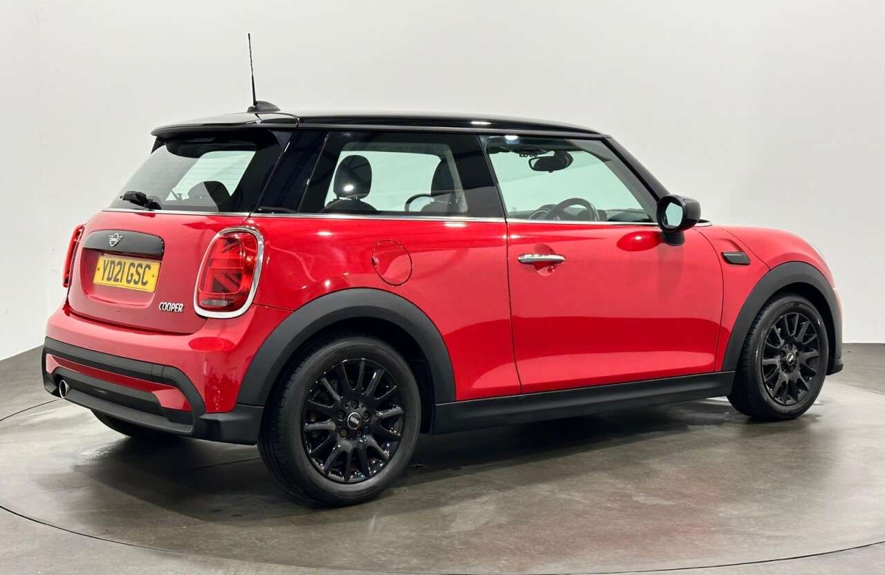 A 2021 MINI HATCH 1.5 Cooper Classic Hatchback 3dr Petrol Manual Euro 6 (s/s) (136 ps) A 2021 MINI HATCH 1.5 Cooper Classic Hatchback 3dr Petrol Manual Euro 6 (s/s) (136 ps)