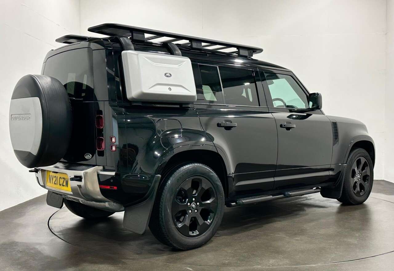 A 2021 LAND ROVER DEFENDER 110 3.0 D250 MHEV HSE SUV 5dr Diesel Auto 4WD Euro 6 (s/s) (250 ps) A 2021 LAND ROVER DEFENDER 110 3.0 D250 MHEV HSE SUV 5dr Diesel Auto 4WD Euro 6 (s/s) (250 ps)
