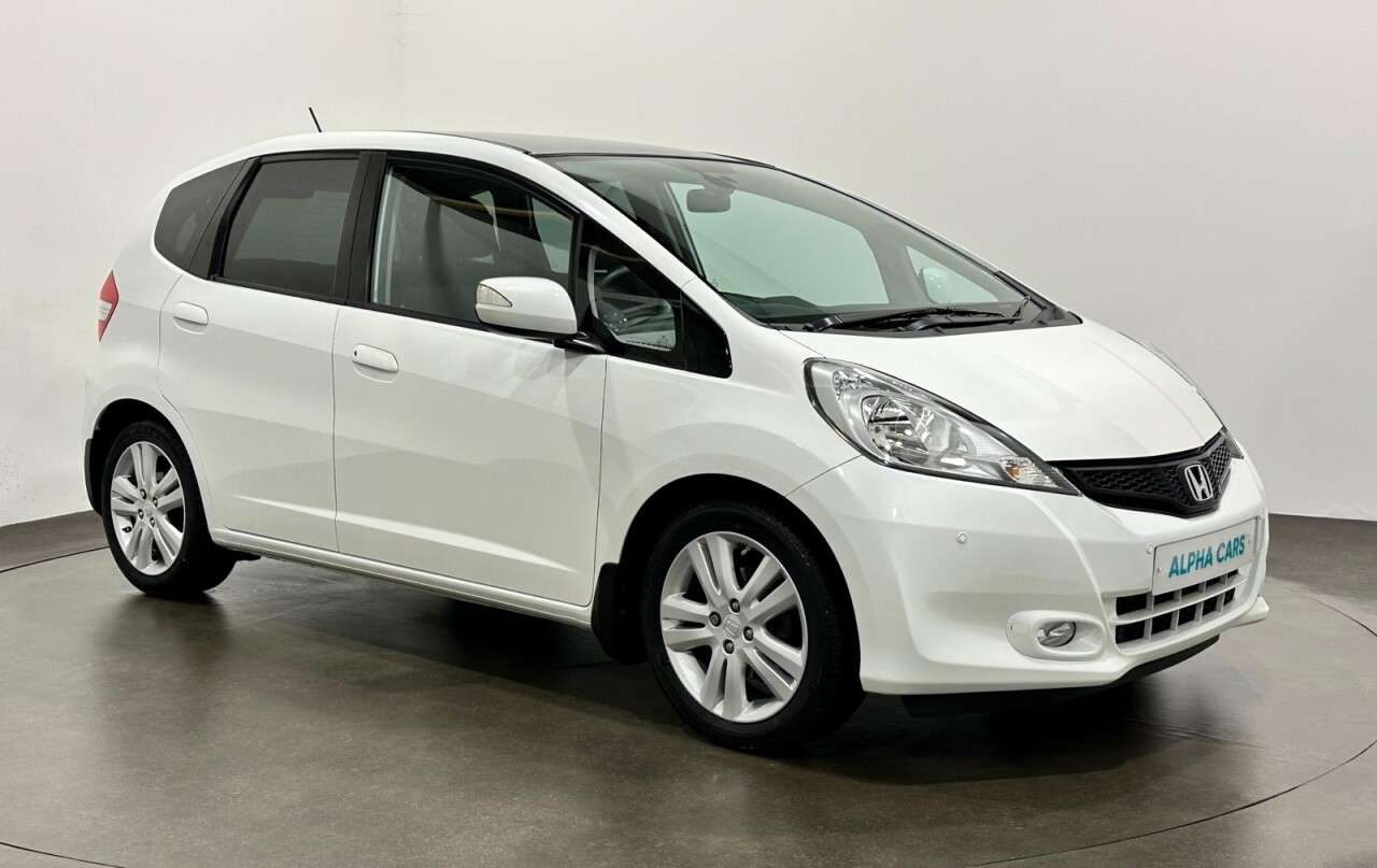A 2015 HONDA JAZZ 1.4 i-VTEC EX Hatchback 5dr Petrol CVT Euro 5 (99 ps) Automatic A 2015 HONDA JAZZ 1.4 i-VTEC EX Hatchback 5dr Petrol CVT Euro 5 (99 ps) Automatic