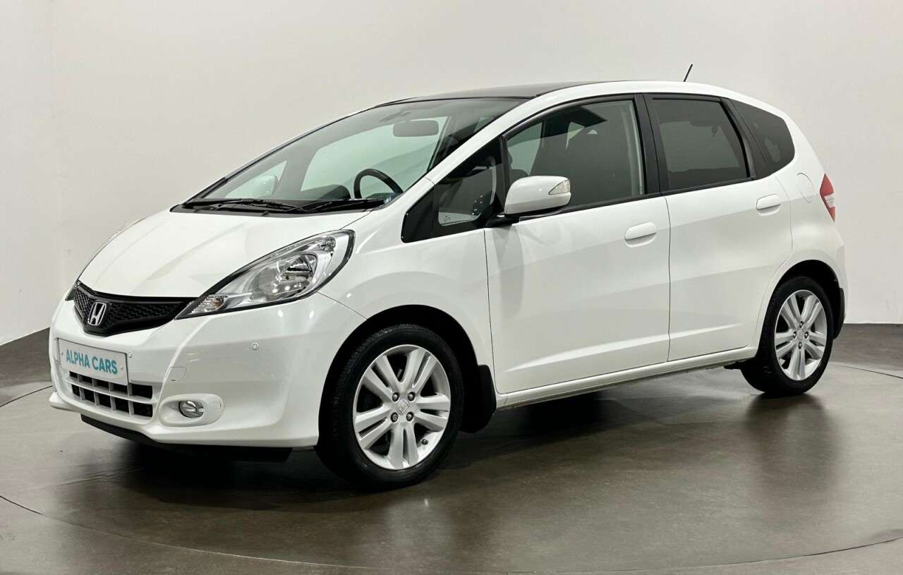 A 2015 HONDA JAZZ 1.4 i-VTEC EX Hatchback 5dr Petrol CVT Euro 5 (99 ps) Automatic A 2015 HONDA JAZZ 1.4 i-VTEC EX Hatchback 5dr Petrol CVT Euro 5 (99 ps) Automatic