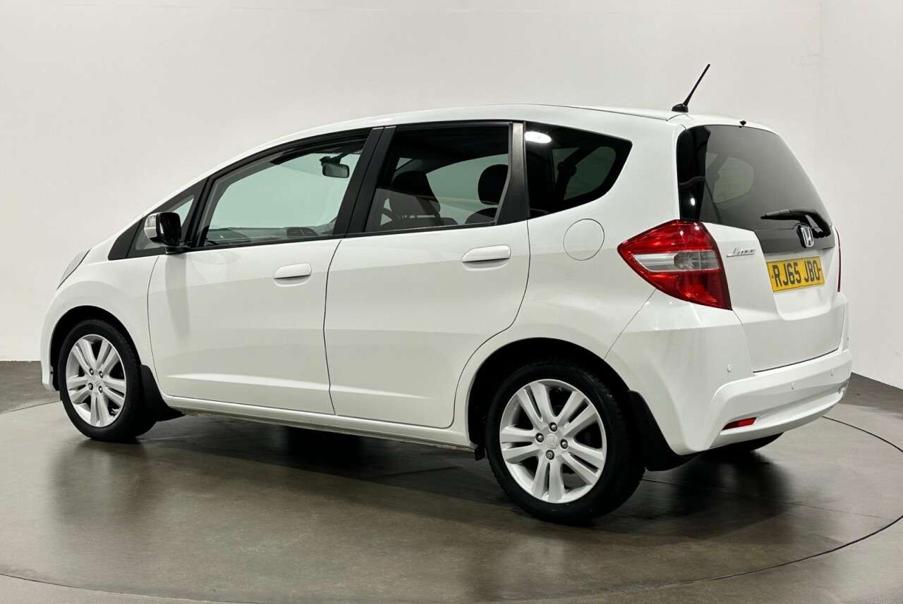 A 2015 HONDA JAZZ 1.4 i-VTEC EX Hatchback 5dr Petrol CVT Euro 5 (99 ps) Automatic A 2015 HONDA JAZZ 1.4 i-VTEC EX Hatchback 5dr Petrol CVT Euro 5 (99 ps) Automatic
