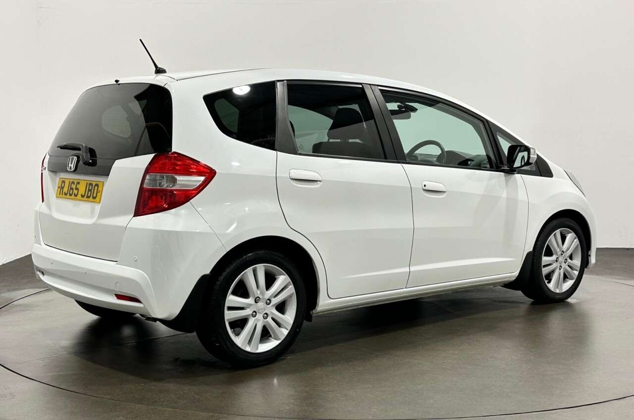 A 2015 HONDA JAZZ 1.4 i-VTEC EX Hatchback 5dr Petrol CVT Euro 5 (99 ps) Automatic A 2015 HONDA JAZZ 1.4 i-VTEC EX Hatchback 5dr Petrol CVT Euro 5 (99 ps) Automatic
