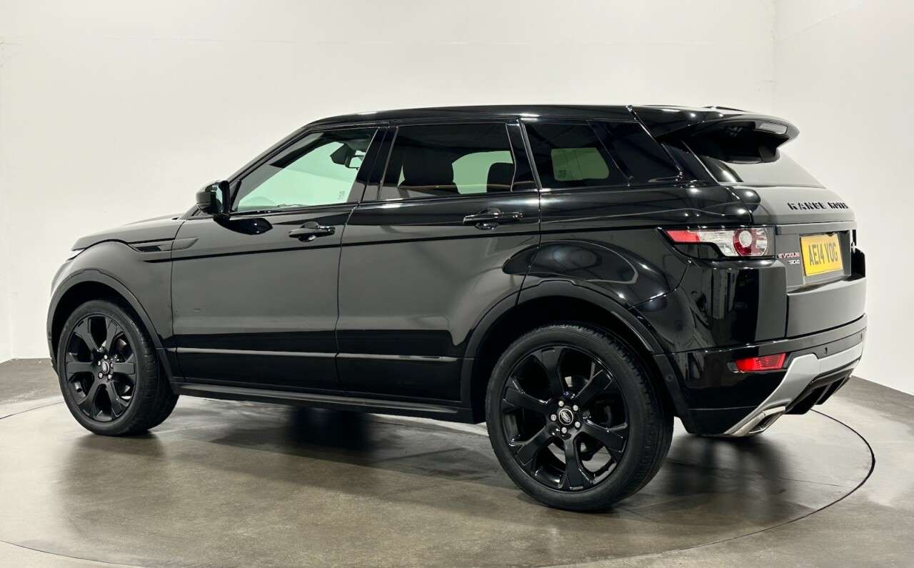 A 2014 LAND ROVER RANGE ROVER EVOQUE 2.2 SD4 Dynamic SUV 5dr Diesel Auto 4WD Euro 5 (s/s) (190 ps) 2.2 SD4 Dynam A 2014 LAND ROVER RANGE ROVER EVOQUE 2.2 SD4 Dynamic SUV 5dr Diesel Auto 4WD Euro 5 (s/s) (190 ps) 2.2 SD4 Dynam