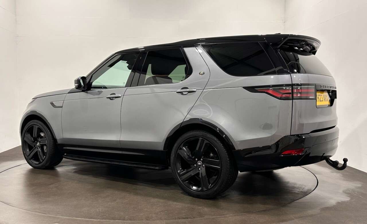 A 2023 LAND ROVER DISCOVERY 3.0 D300 MHEV R-Dynamic HSE SUV 5dr Diesel Auto 4WD Euro 6 (s/s) (300 ps) A 2023 LAND ROVER DISCOVERY 3.0 D300 MHEV R-Dynamic HSE SUV 5dr Diesel Auto 4WD Euro 6 (s/s) (300 ps)