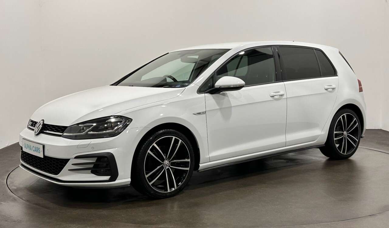 A 2018 VOLKSWAGEN GOLF 2.0 TDI GTD Hatchback 5dr Diesel DSG Euro 6 (s/s) (184 ps) A 2018 VOLKSWAGEN GOLF 2.0 TDI GTD Hatchback 5dr Diesel DSG Euro 6 (s/s) (184 ps)