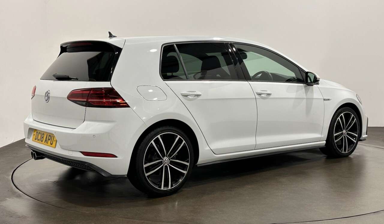 A 2018 VOLKSWAGEN GOLF 2.0 TDI GTD Hatchback 5dr Diesel DSG Euro 6 (s/s) (184 ps) A 2018 VOLKSWAGEN GOLF 2.0 TDI GTD Hatchback 5dr Diesel DSG Euro 6 (s/s) (184 ps)