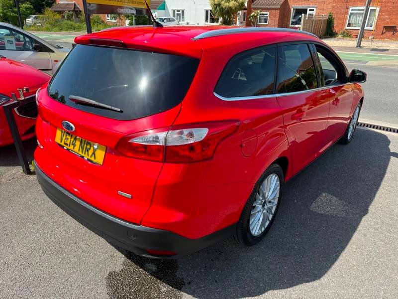 A 2014 FORD FOCUS ZETEC ESTATE A 2014 FORD FOCUS ZETEC ESTATE
