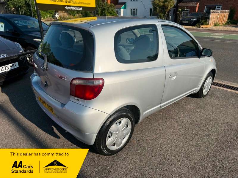 A 1999 TOYOTA YARIS A 1999 TOYOTA YARIS