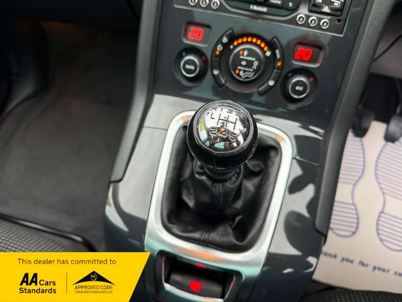 2015 PEUGEOT 5008 2015 PEUGEOT 5008