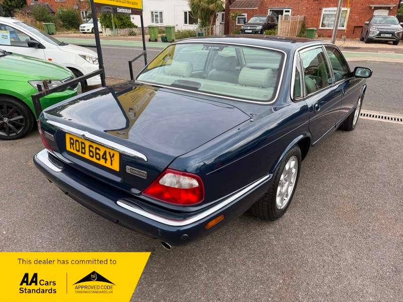 A 2001 JAGUAR XJ XJ EXECUTIVE A 2001 JAGUAR XJ XJ EXECUTIVE