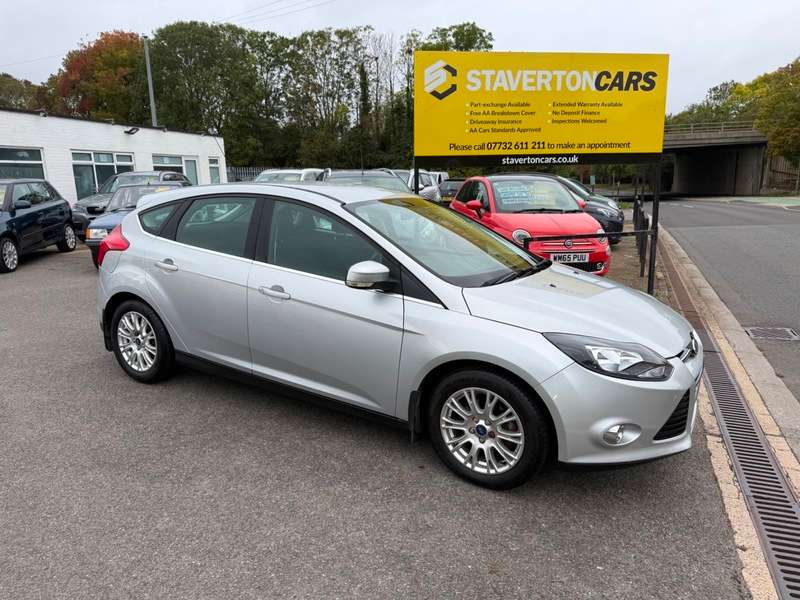 A 2011 FORD FOCUS TITANIUM A 2011 FORD FOCUS TITANIUM