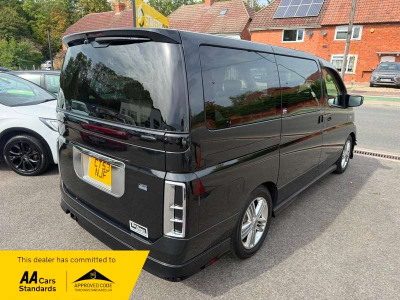 A 2004 NISSAN ELGRAND A 2004 NISSAN ELGRAND