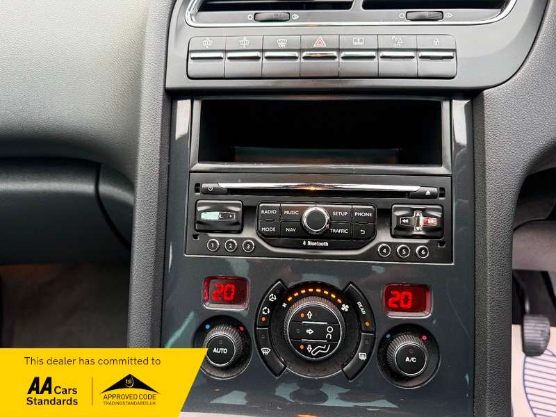 2015 PEUGEOT 5008 2015 PEUGEOT 5008