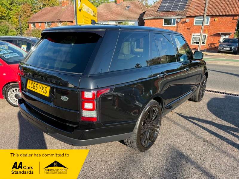 A 2015 LAND ROVER RANGE ROVER SDV8 AUTOBIOGRAPHY A 2015 LAND ROVER RANGE ROVER SDV8 AUTOBIOGRAPHY