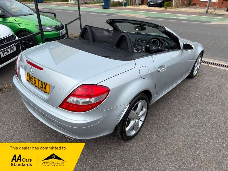 A 2006 MERCEDES SLK 350 A 2006 MERCEDES SLK 350
