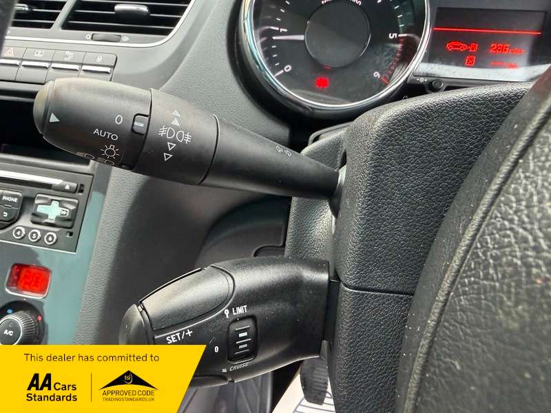 2015 PEUGEOT 5008 2015 PEUGEOT 5008