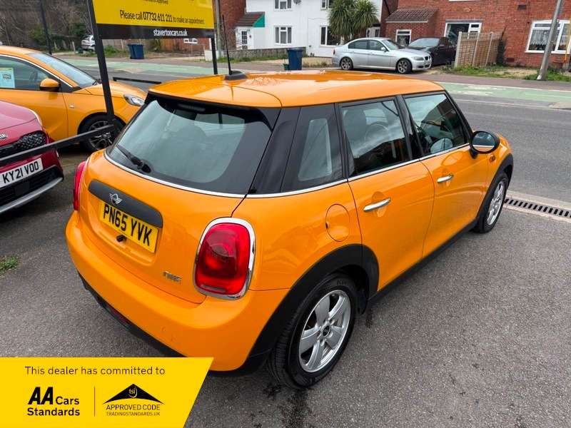 A 2015 MINI MINI ONE A 2015 MINI MINI ONE