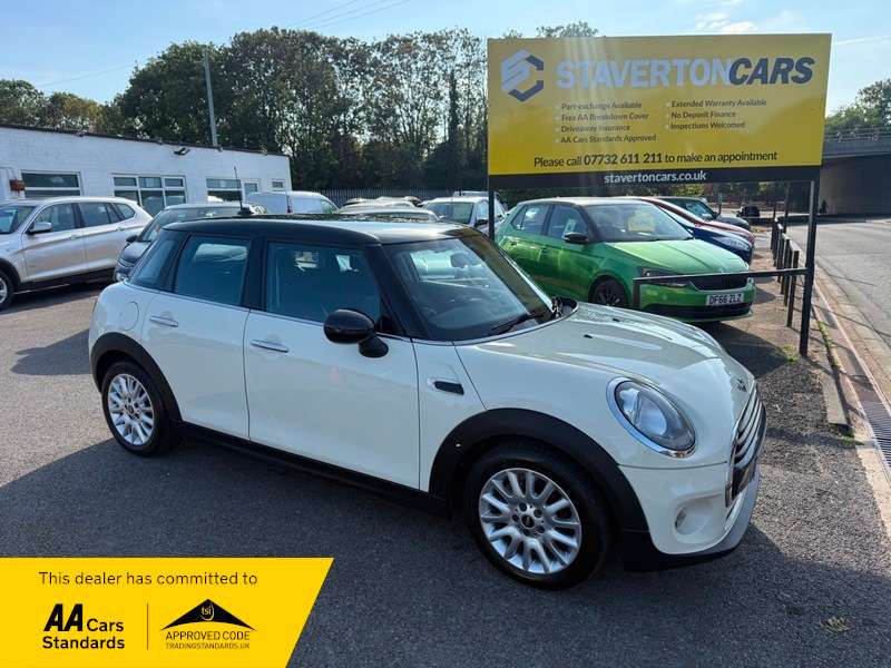 A 2015 MINI MINI COOPER A 2015 MINI MINI COOPER