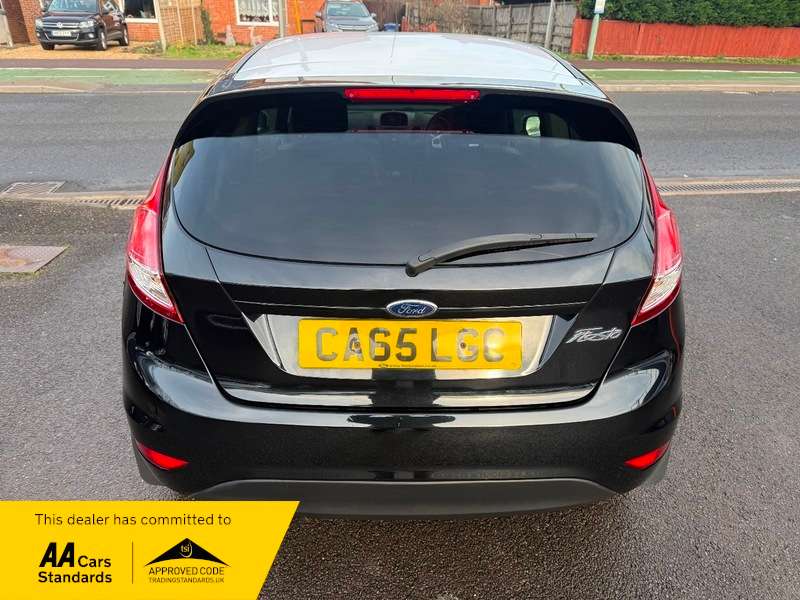 A 2015 FORD FIESTA ZETEC BLACK EDITION AUTUMN A 2015 FORD FIESTA ZETEC BLACK EDITION AUTUMN