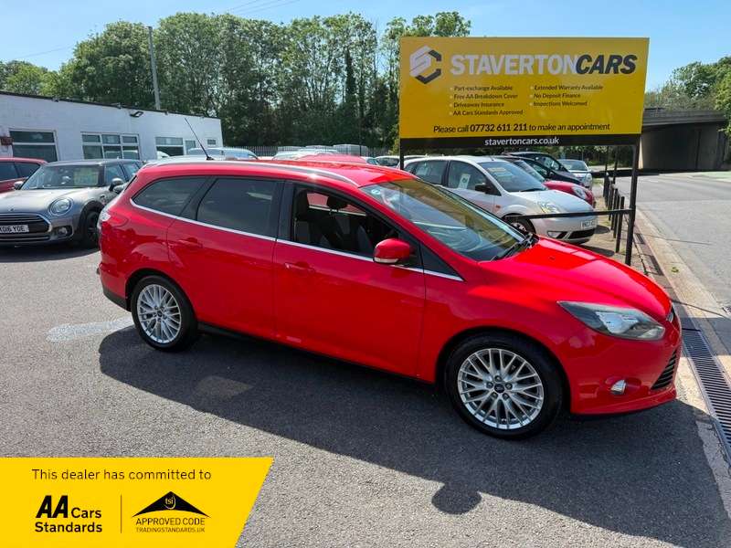 A 2014 FORD FOCUS ZETEC ESTATE A 2014 FORD FOCUS ZETEC ESTATE