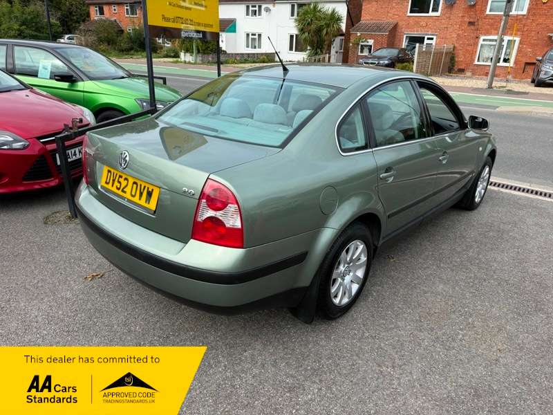 A 2002 VOLKSWAGEN PASSAT SE A 2002 VOLKSWAGEN PASSAT SE