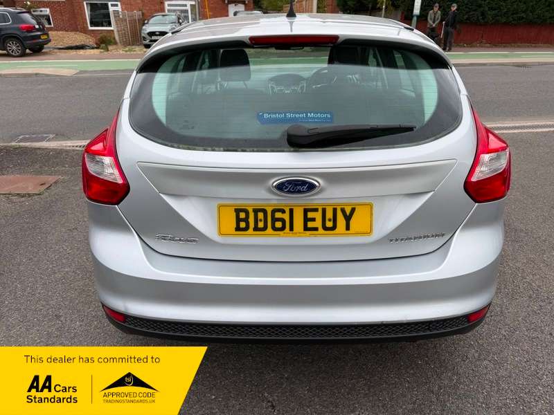 A 2011 FORD FOCUS TITANIUM A 2011 FORD FOCUS TITANIUM