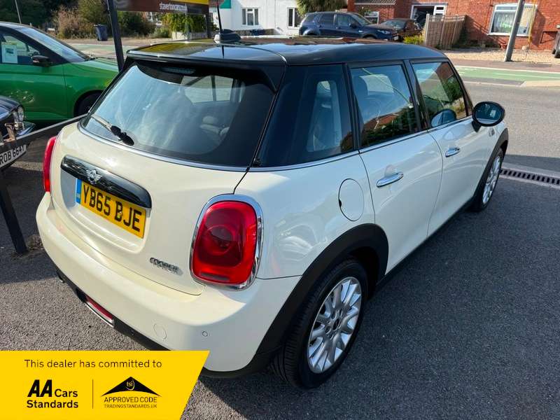 A 2015 MINI MINI COOPER A 2015 MINI MINI COOPER