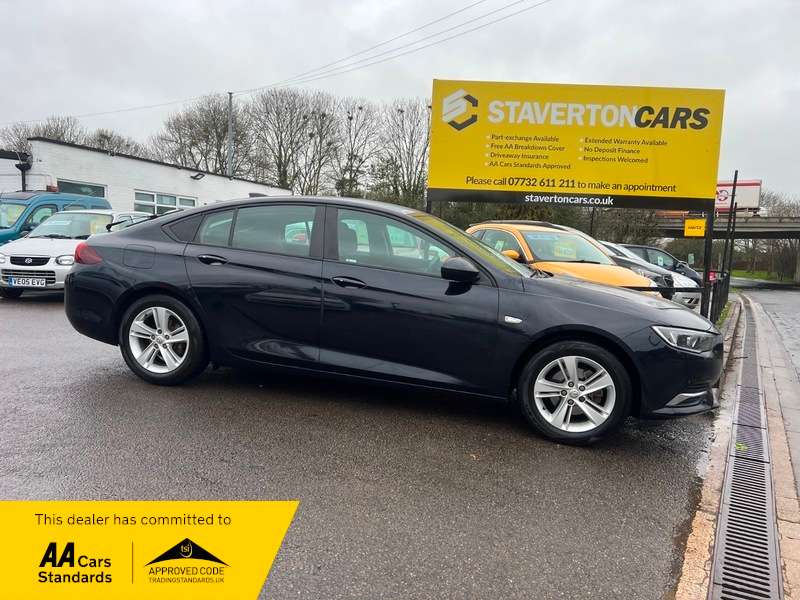 A 2018 VAUXHALL INSIGNIA GRAND SPORT DESIGN A 2018 VAUXHALL INSIGNIA GRAND SPORT DESIGN