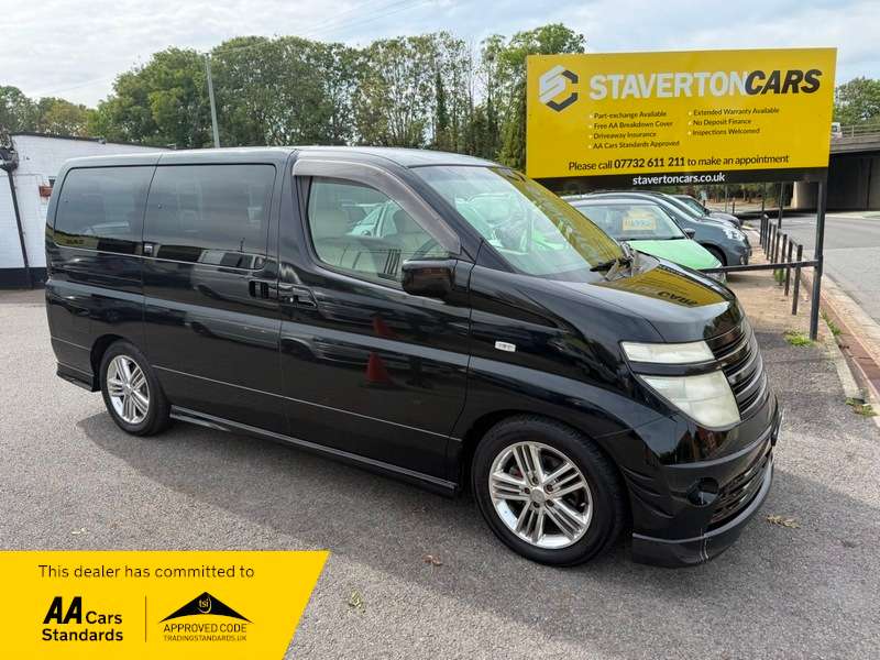 A 2004 NISSAN ELGRAND A 2004 NISSAN ELGRAND
