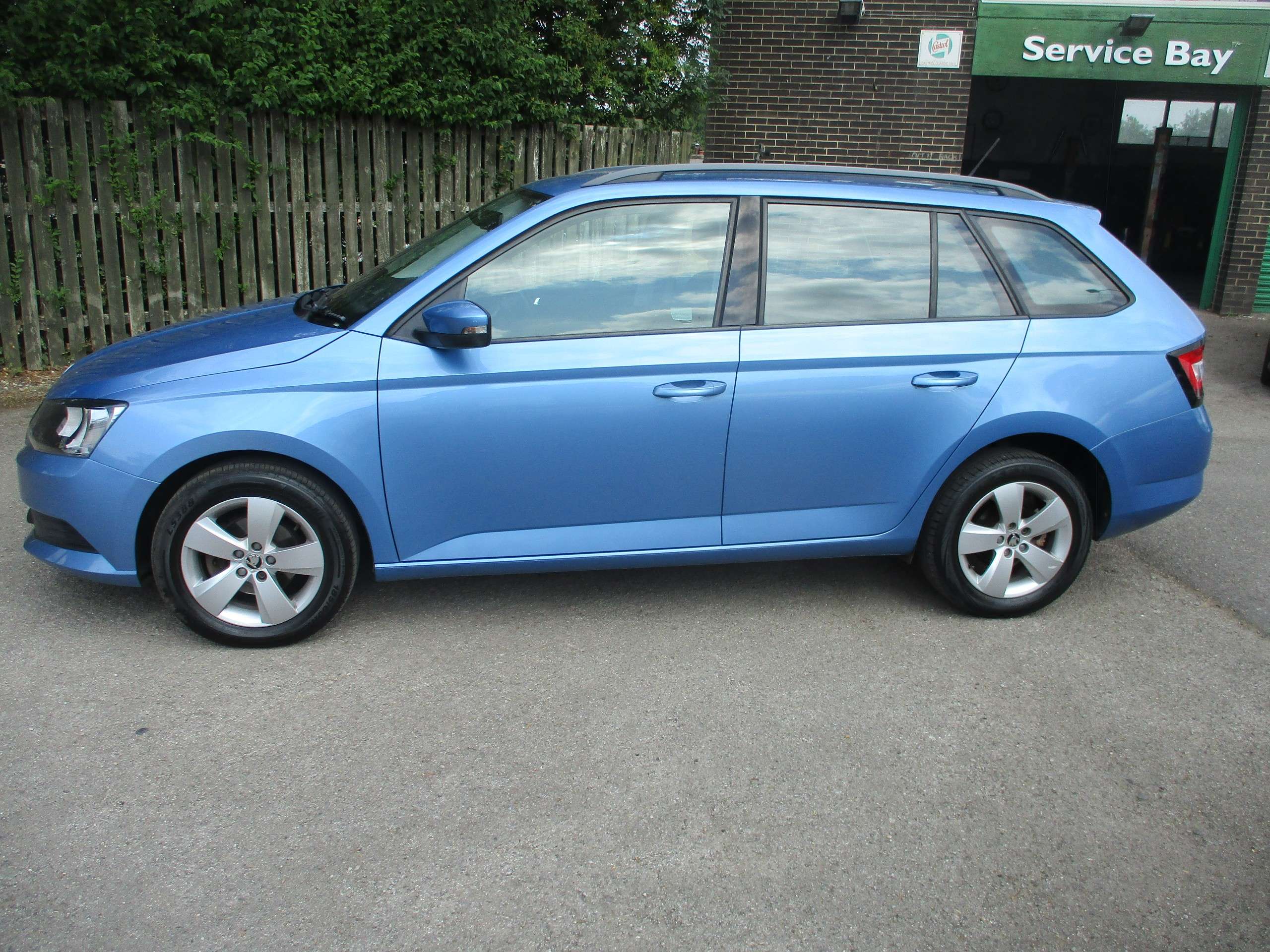 A 2017 SKODA FABIA 1.2 TSI SE Estate 5dr Petrol Manual Euro 6 (s/s) (90 ps) A 2017 SKODA FABIA 1.2 TSI SE Estate 5dr Petrol Manual Euro 6 (s/s) (90 ps)