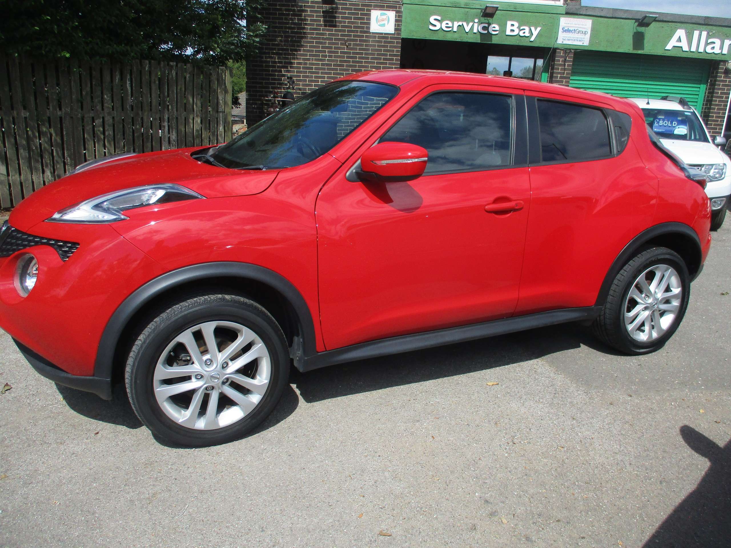 A 2017 NISSAN JUKE 1.2 DIG-T N-Connecta SUV 5dr Petrol Manual Euro 6 (s/s) (115 ps) A 2017 NISSAN JUKE 1.2 DIG-T N-Connecta SUV 5dr Petrol Manual Euro 6 (s/s) (115 ps)