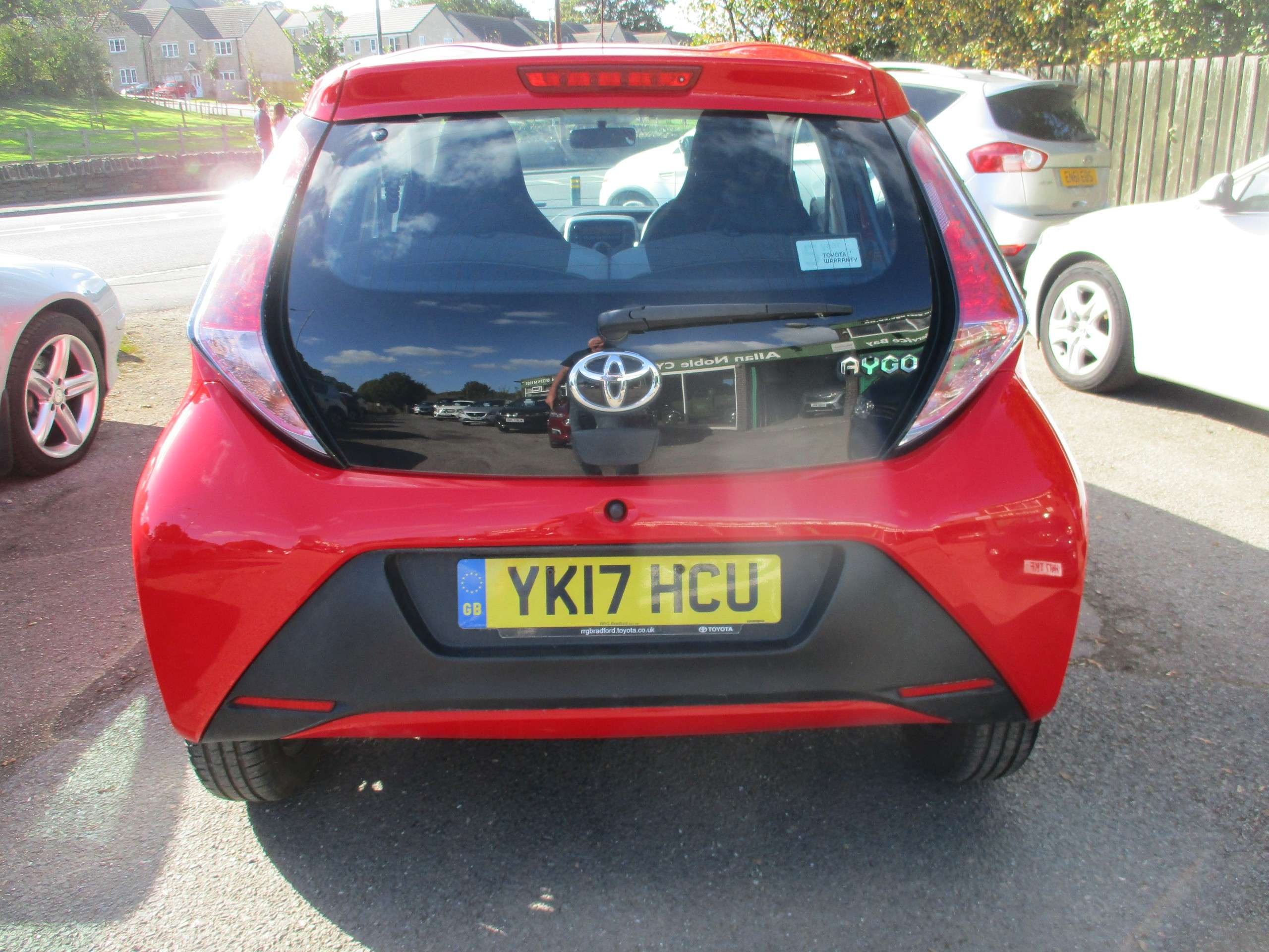 A 2017 TOYOTA AYGO 1.0 VVT-i x-play Hatchback 5dr Petrol Manual Euro 6 (68 ps) A 2017 TOYOTA AYGO 1.0 VVT-i x-play Hatchback 5dr Petrol Manual Euro 6 (68 ps)