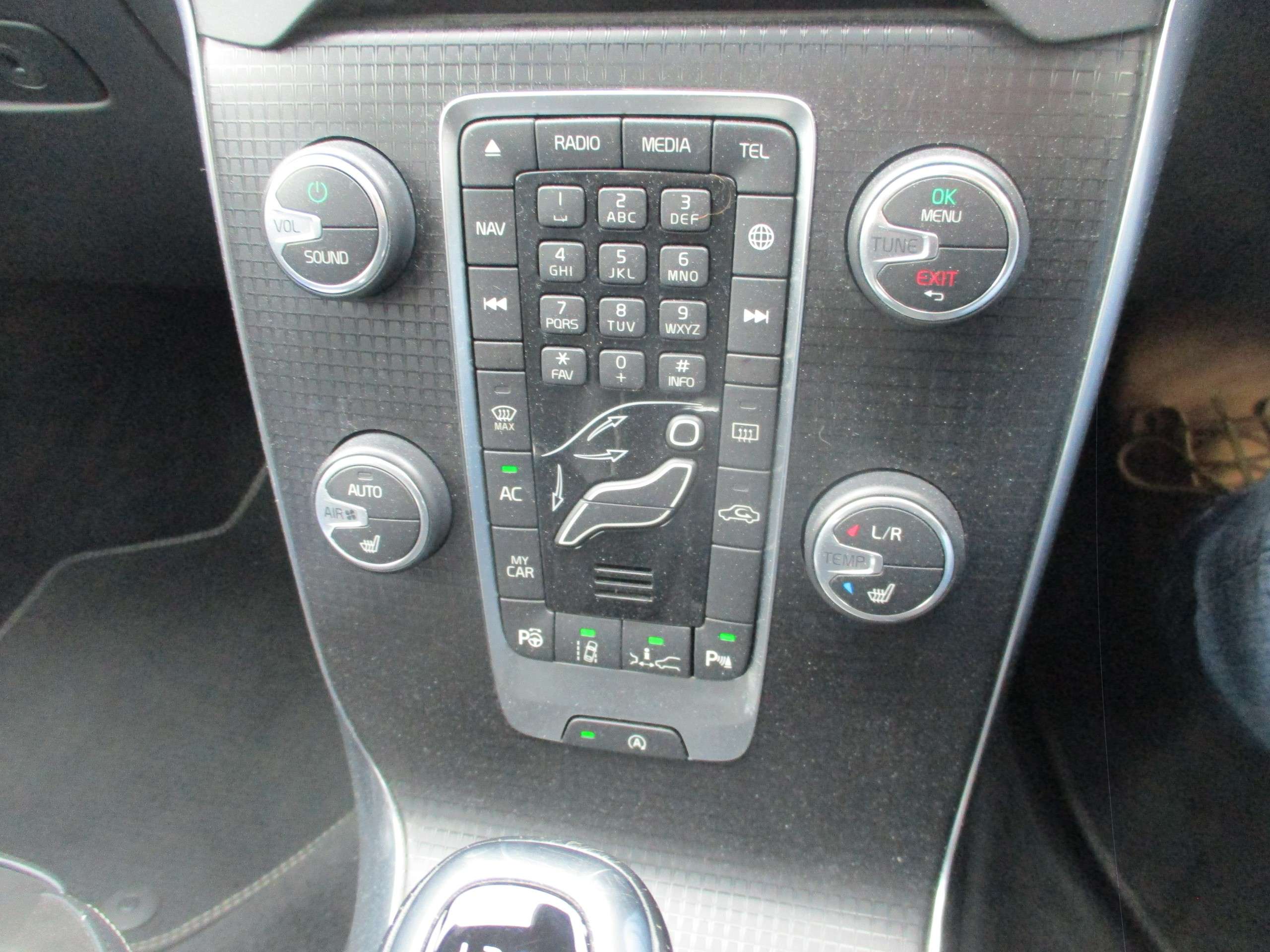 2017 VOLVO V40 2017 VOLVO V40