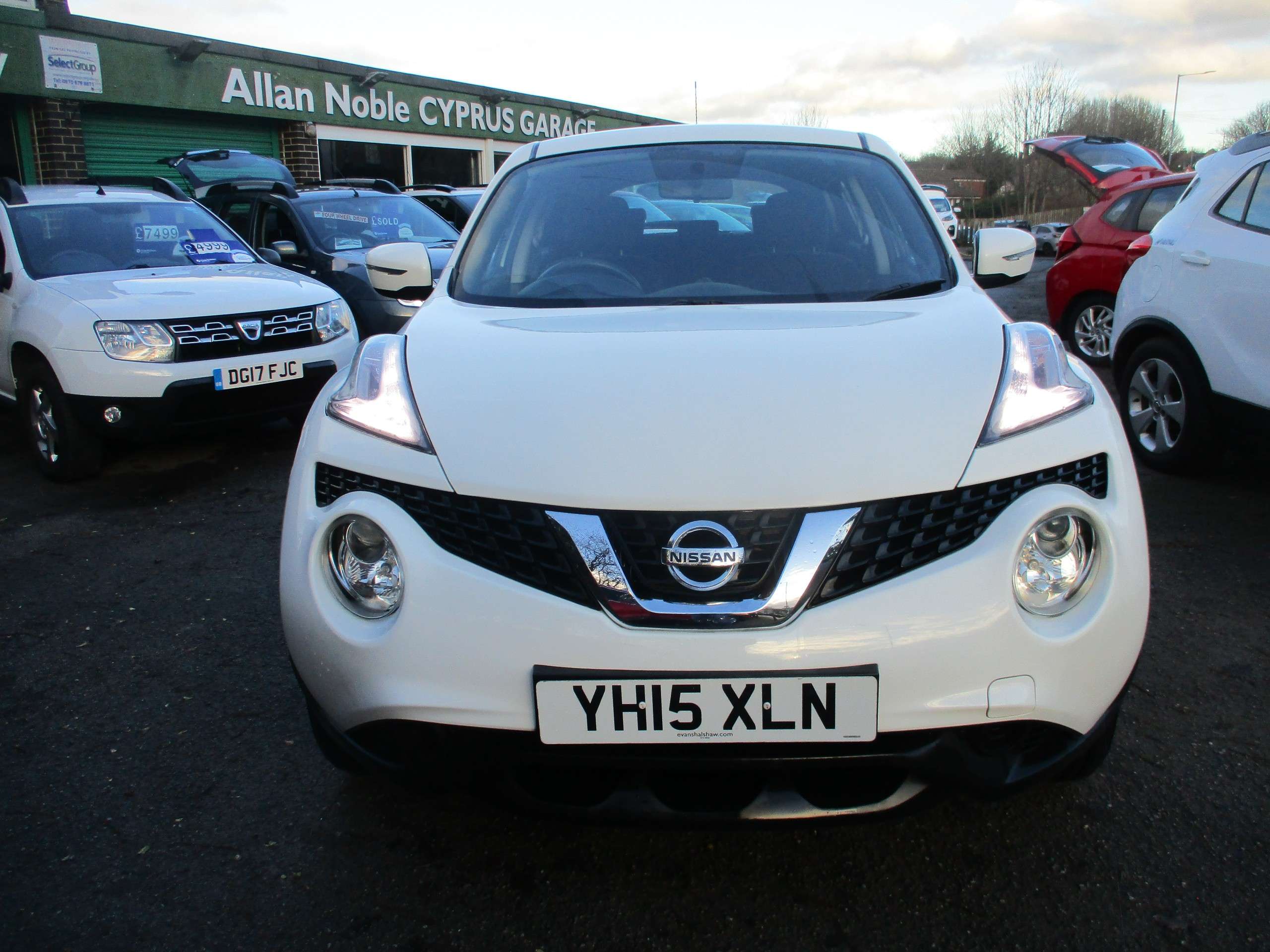 A 2015 NISSAN JUKE 1.6 Visia SUV 5dr Petrol Manual Euro 5 (94 ps) A 2015 NISSAN JUKE 1.6 Visia SUV 5dr Petrol Manual Euro 5 (94 ps)