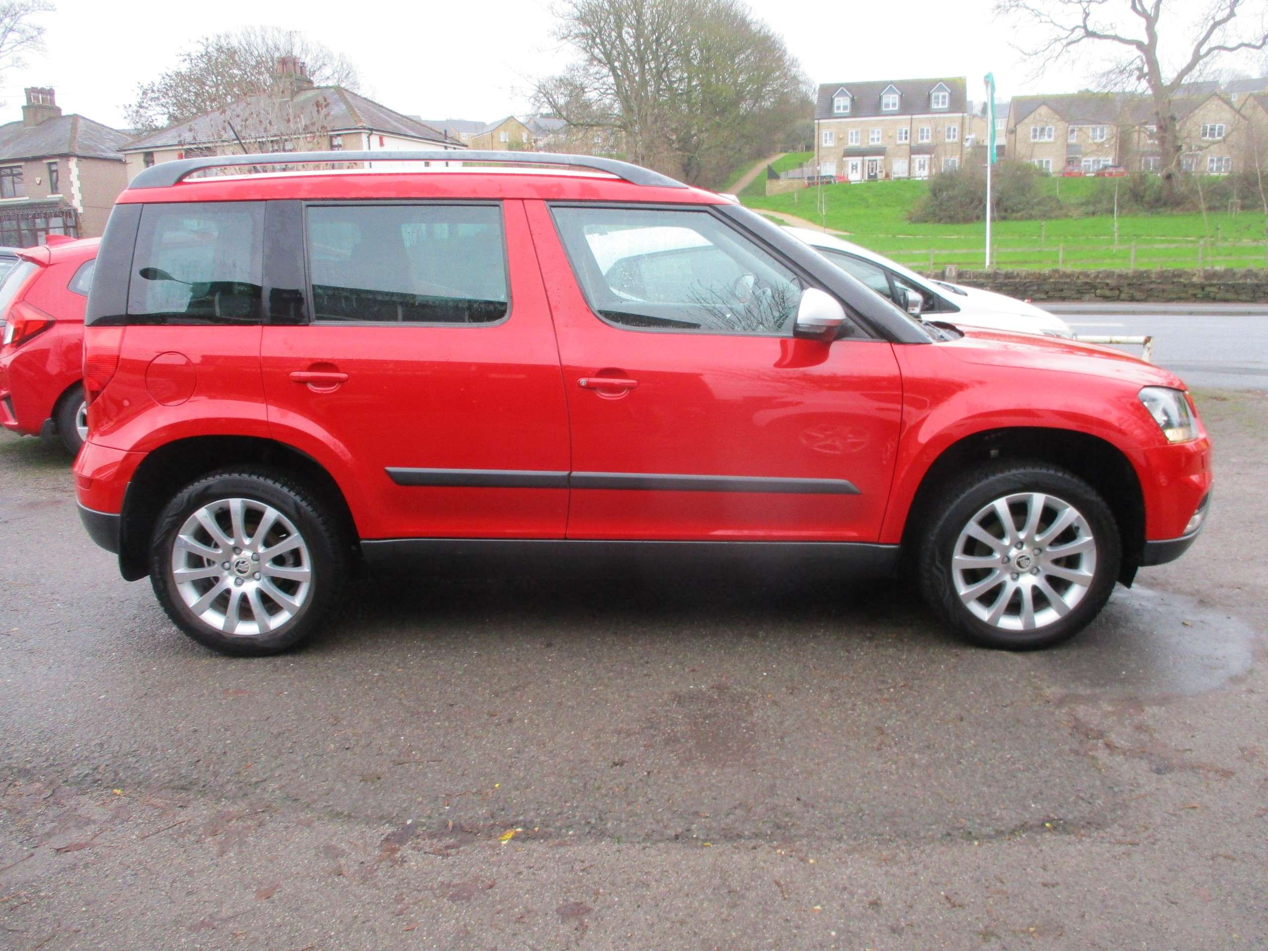 A 2015 SKODA YETI 1.2 TSI SE Outdoor 5dr Petrol Manual Euro 5 (105 ps) A 2015 SKODA YETI 1.2 TSI SE Outdoor 5dr Petrol Manual Euro 5 (105 ps)