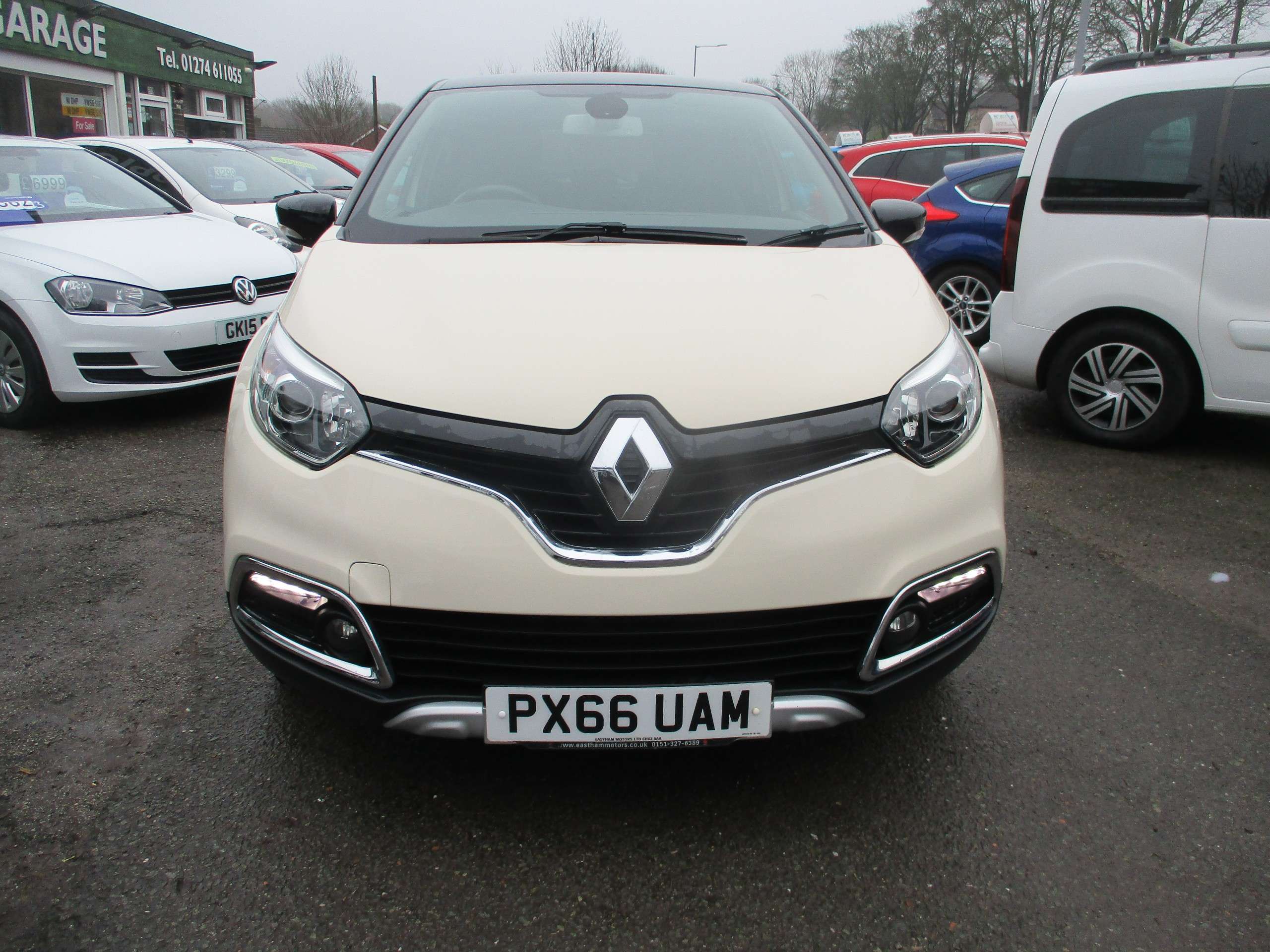 A 2016 RENAULT CAPTUR 0.9 TCe ENERGY Signature Nav SUV 5dr Petrol Manual Euro 6 (s/s) (90 ps) A 2016 RENAULT CAPTUR 0.9 TCe ENERGY Signature Nav SUV 5dr Petrol Manual Euro 6 (s/s) (90 ps)