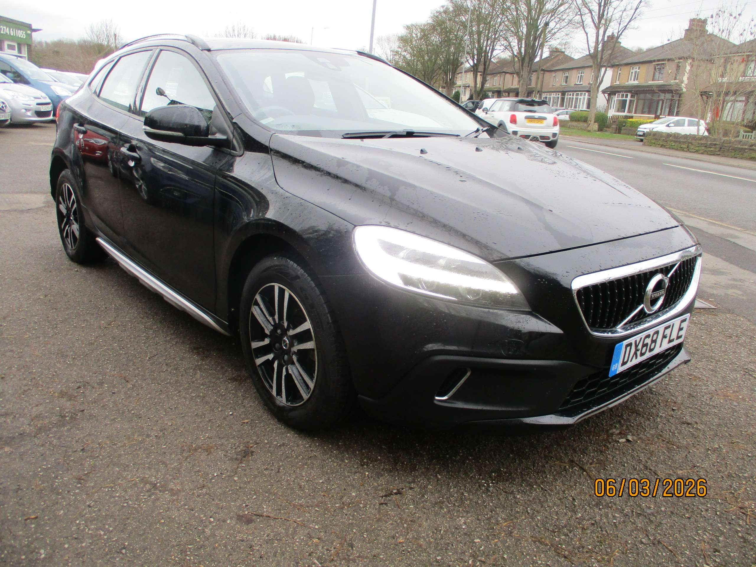 A 2018 VOLVO V40 CROSS COUNTRY 2.0 T3 Hatchback 5dr Petrol Manual Euro 6 (s/s) (152 ps) A 2018 VOLVO V40 CROSS COUNTRY 2.0 T3 Hatchback 5dr Petrol Manual Euro 6 (s/s) (152 ps)
