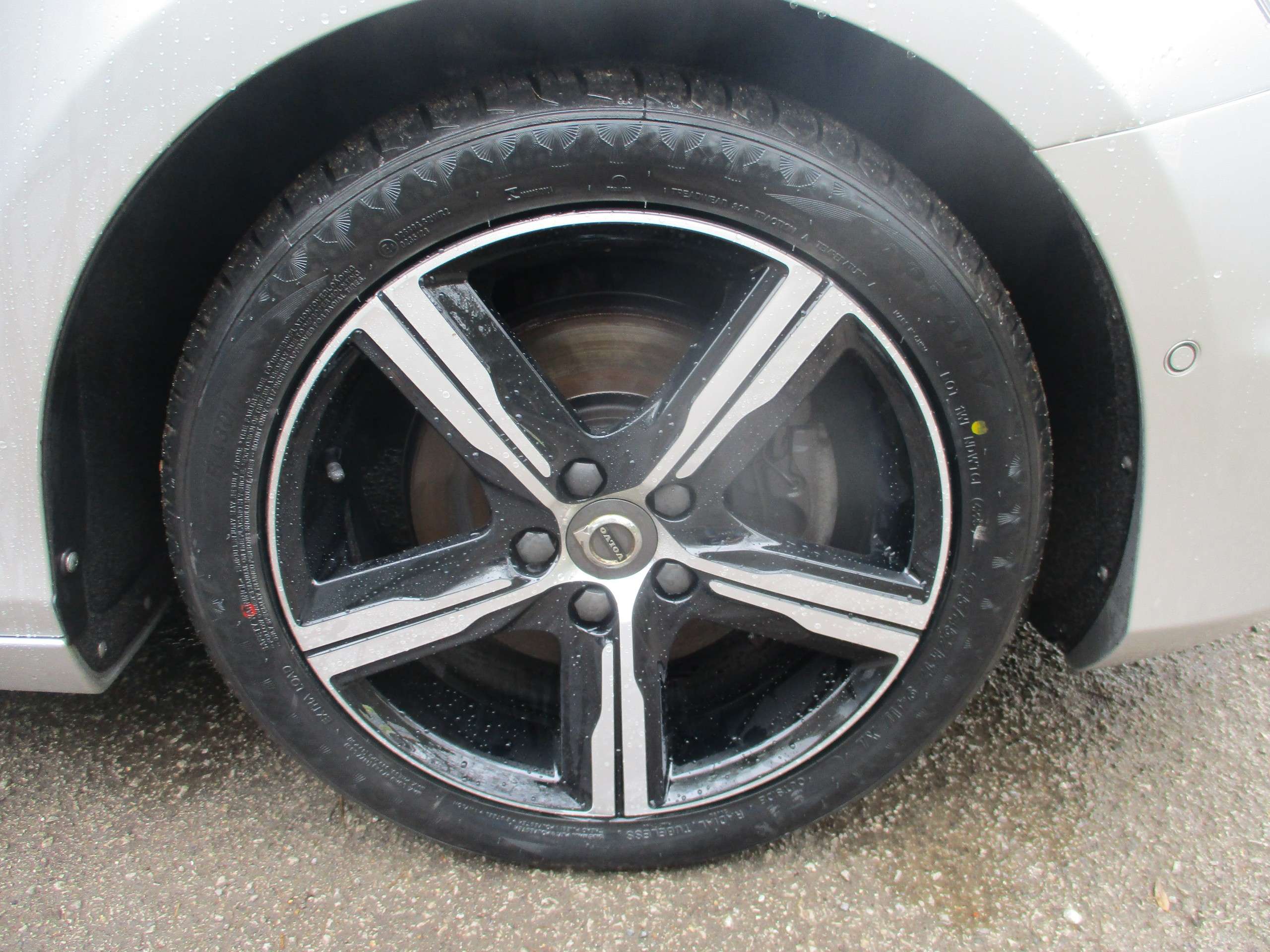 2017 VOLVO V40 2017 VOLVO V40