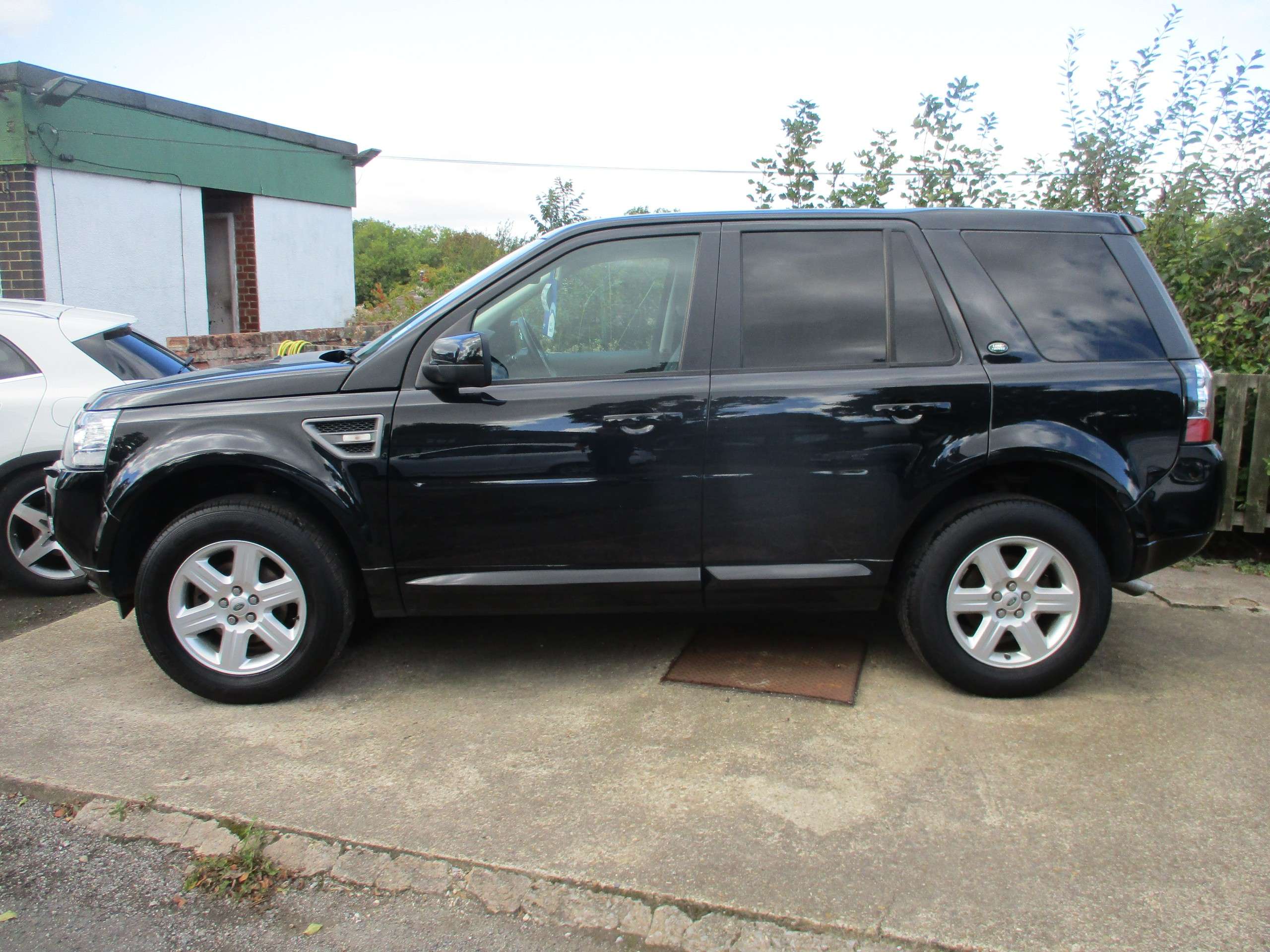 A 2013 LAND ROVER FREELANDER 2 2.2 TD4 GS SUV 5dr Diesel Manual 4WD Euro 5 (s/s) (150 ps) A 2013 LAND ROVER FREELANDER 2 2.2 TD4 GS SUV 5dr Diesel Manual 4WD Euro 5 (s/s) (150 ps)