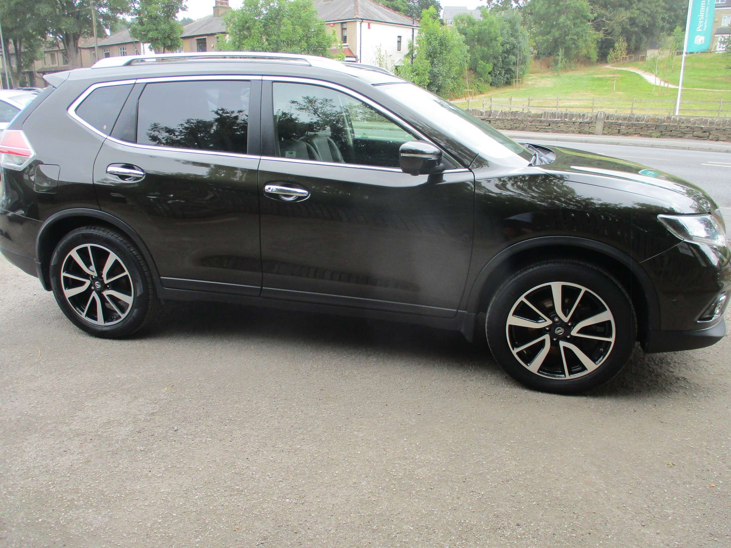 A 2015 NISSAN X-TRAIL 1.6 dCi Tekna SUV 5dr Diesel Manual 4WD Euro 6 (s/s) (130 ps) A 2015 NISSAN X-TRAIL 1.6 dCi Tekna SUV 5dr Diesel Manual 4WD Euro 6 (s/s) (130 ps)