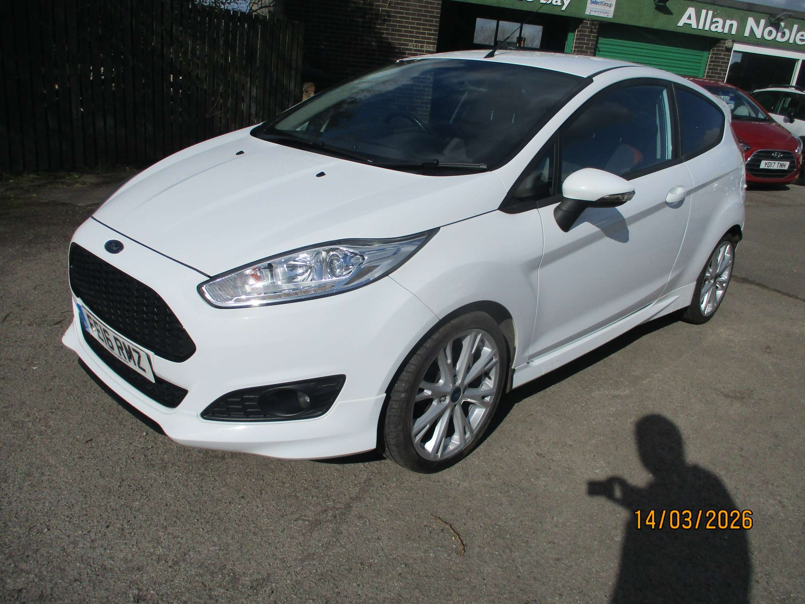 A 2016 FORD FIESTA 1.0T EcoBoost Zetec S Hatchback 3dr Petrol Manual Euro 6 (s/s) (125 ps) A 2016 FORD FIESTA 1.0T EcoBoost Zetec S Hatchback 3dr Petrol Manual Euro 6 (s/s) (125 ps)
