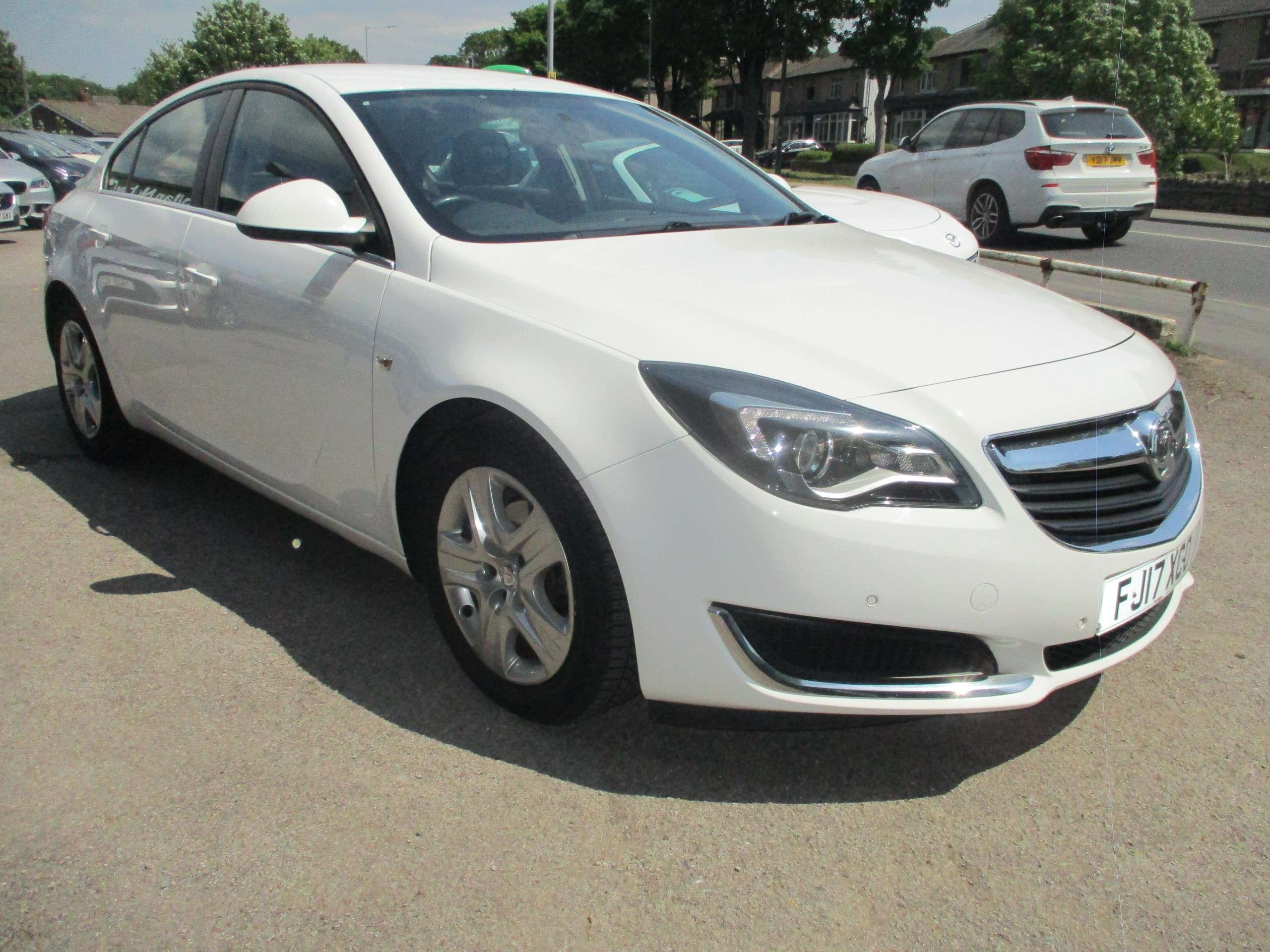 A 2017 VAUXHALL INSIGNIA 1.6 CDTi ecoFLEX Design Hatchback 5dr Diesel Manual Euro 6 (s/s) (136 ps) A 2017 VAUXHALL INSIGNIA 1.6 CDTi ecoFLEX Design Hatchback 5dr Diesel Manual Euro 6 (s/s) (136 ps)