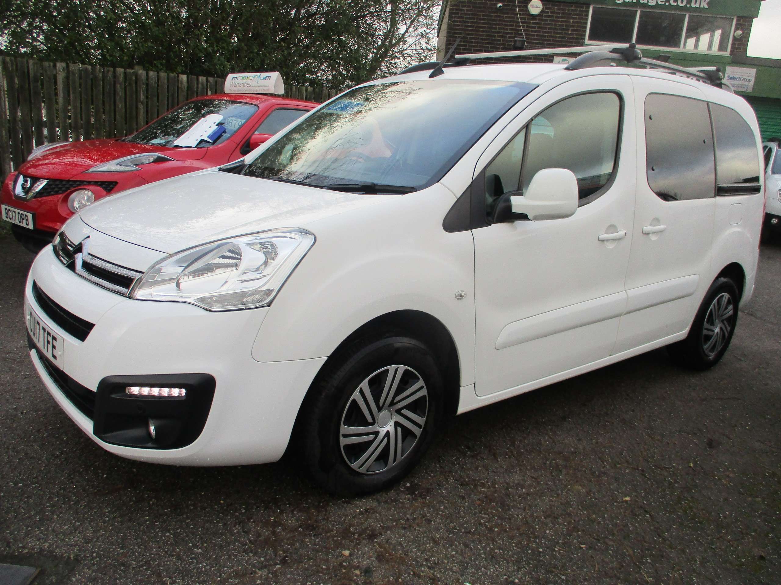 A 2017 CITROEN BERLINGO 1.6 BlueHDi Flair Multispace MPV 5dr Diesel ETG6 Euro 6 (s/s) (100 ps) A 2017 CITROEN BERLINGO 1.6 BlueHDi Flair Multispace MPV 5dr Diesel ETG6 Euro 6 (s/s) (100 ps)