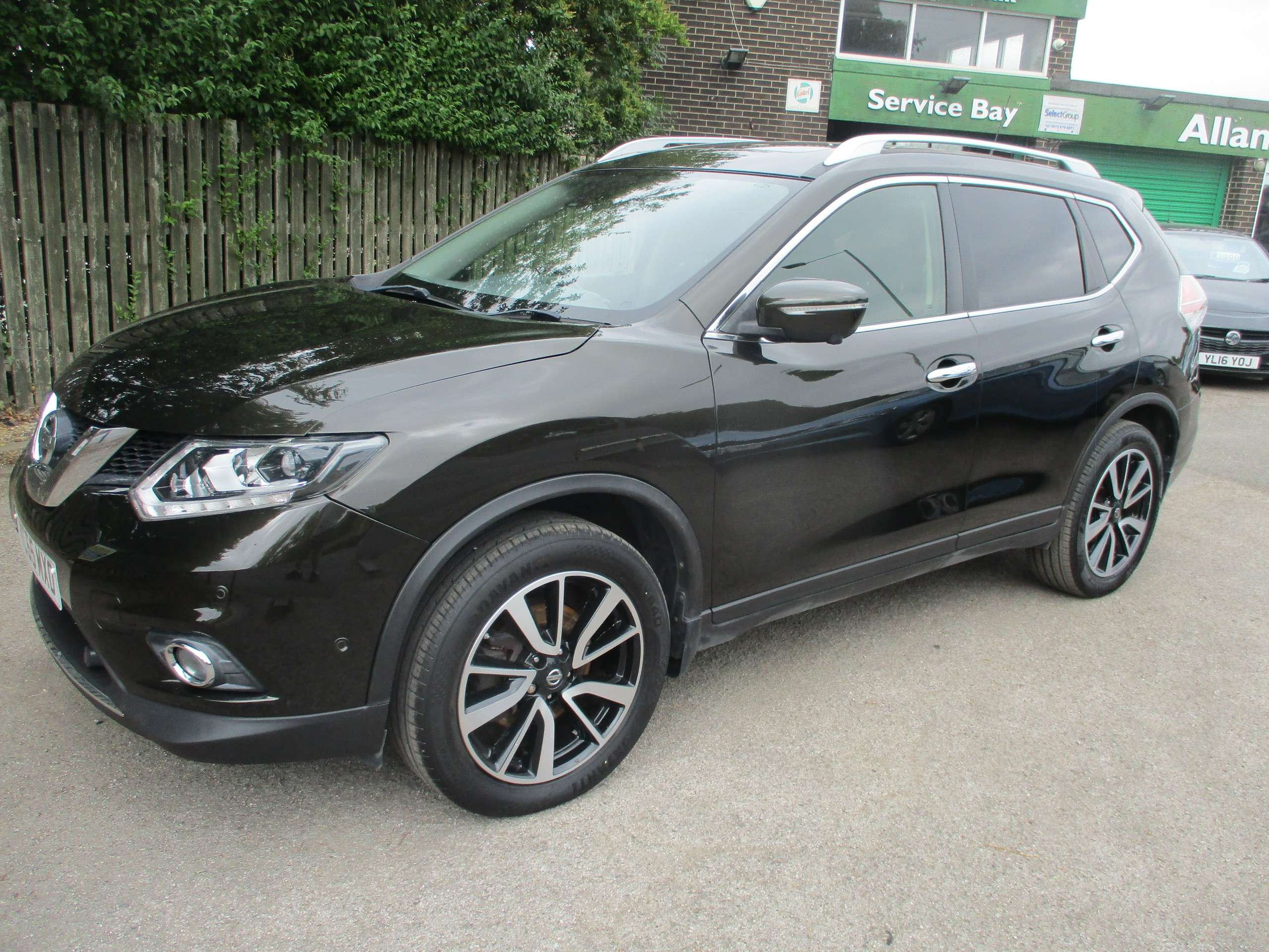 A 2015 NISSAN X-TRAIL 1.6 dCi Tekna SUV 5dr Diesel Manual 4WD Euro 6 (s/s) (130 ps) A 2015 NISSAN X-TRAIL 1.6 dCi Tekna SUV 5dr Diesel Manual 4WD Euro 6 (s/s) (130 ps)