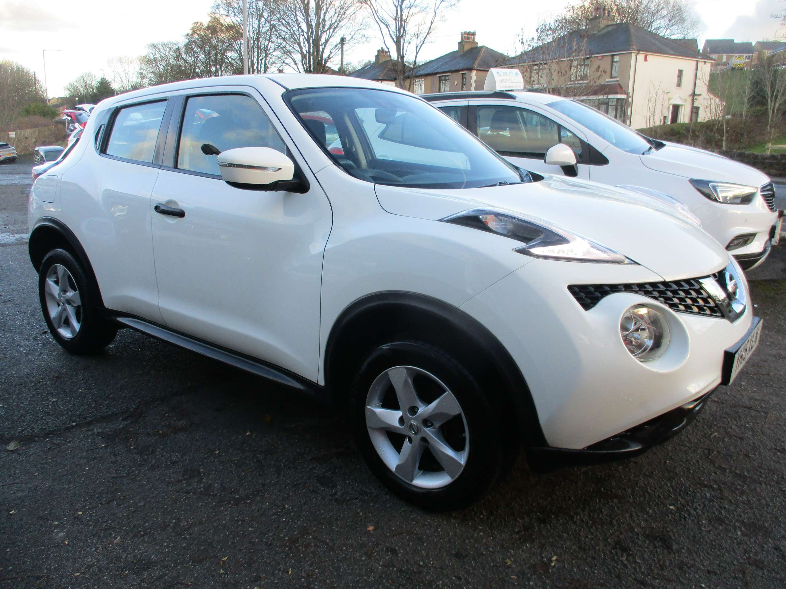 A 2015 NISSAN JUKE 1.6 Visia SUV 5dr Petrol Manual Euro 5 (94 ps) A 2015 NISSAN JUKE 1.6 Visia SUV 5dr Petrol Manual Euro 5 (94 ps)